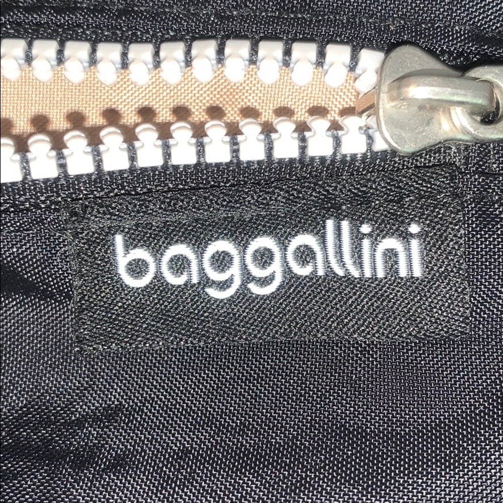 Baggallini Cross Body Bag - Picture 7 of 7